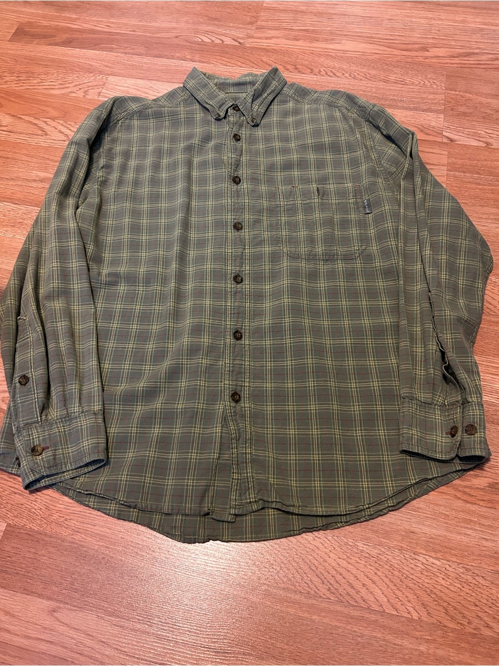 Woolrich Men's Green Plaid Button-Up Shirt long sleeves . Size large